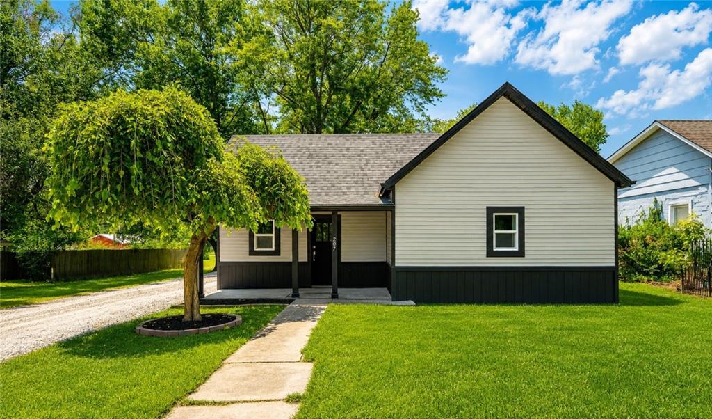 207 W 3rd St, Creighton, MO 64739