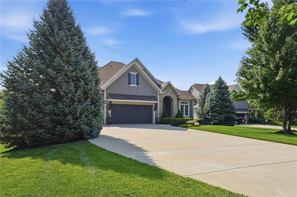 9417 W 158th St, Overland Park, KS 66221