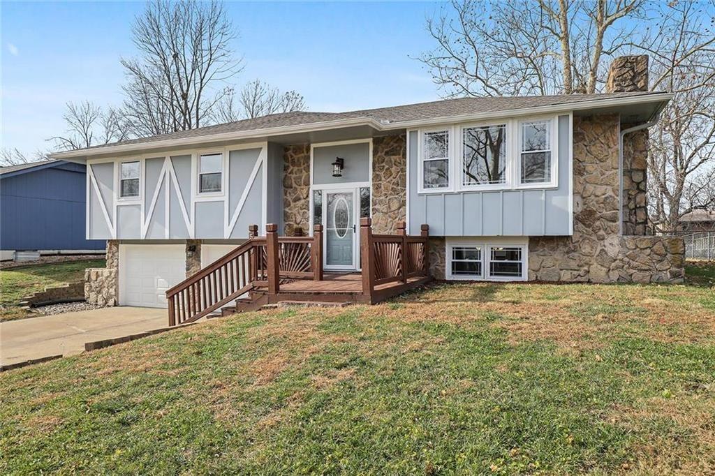 519 S Ridge Dr, Olathe, KS 66061