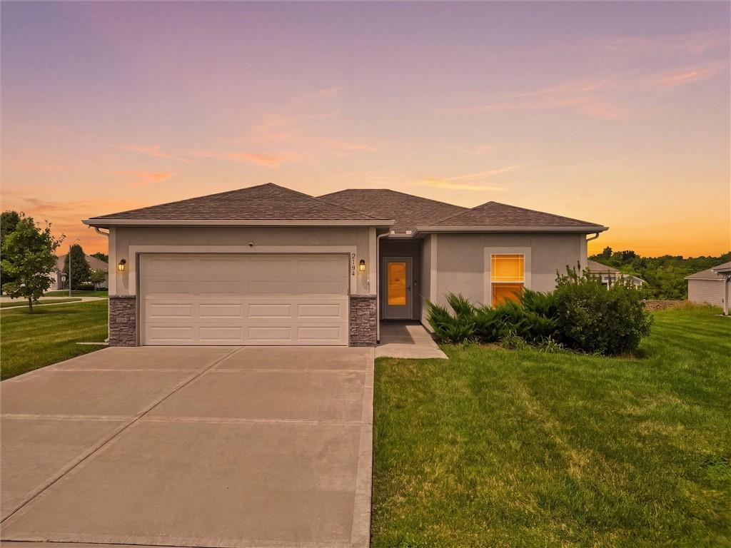 2104 Crestview Pl, Raymore, MO 64083