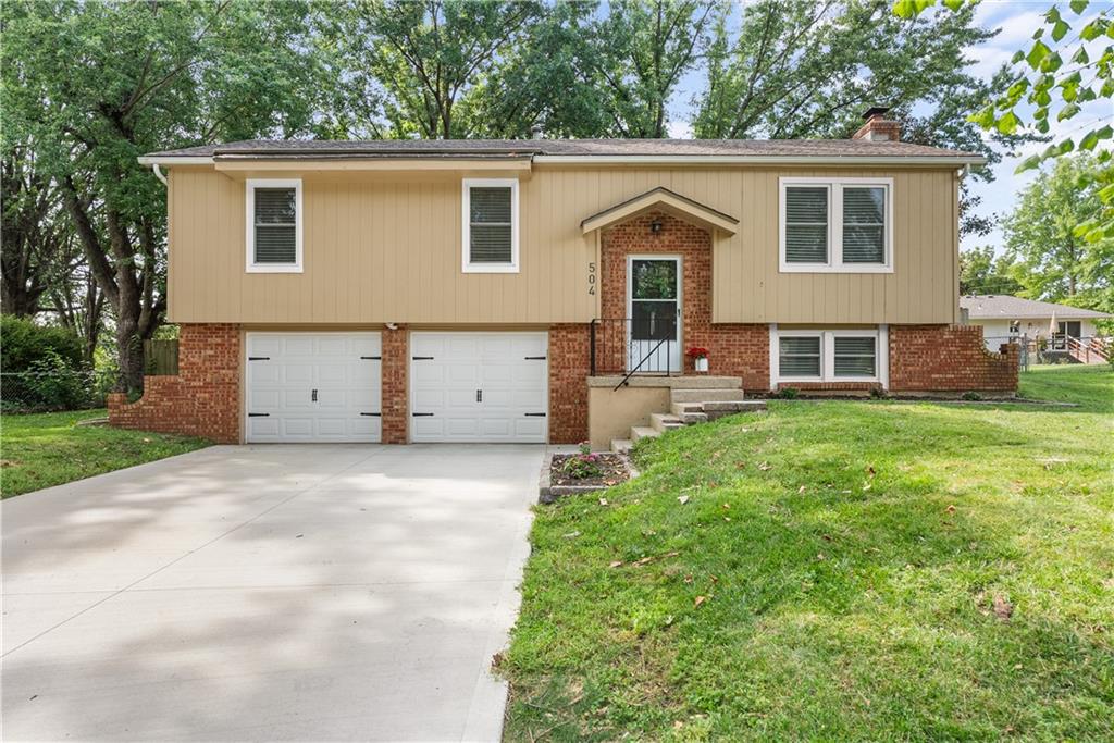 504 SW Killarney Ln, Blue Springs, MO 64014