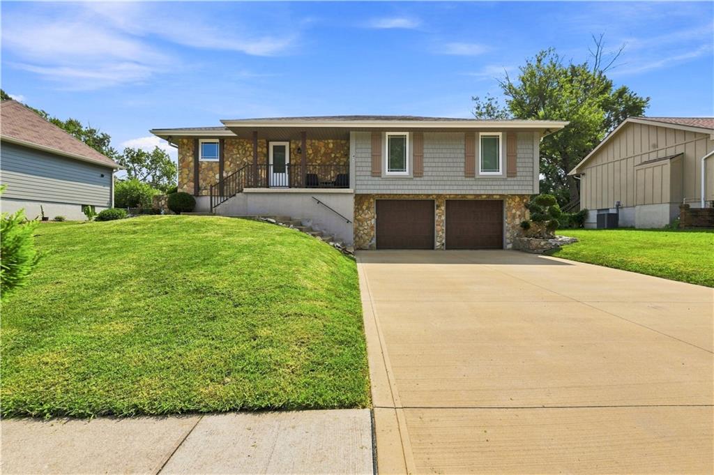 411 SE Claremont St, Lee's Summit, MO 64063