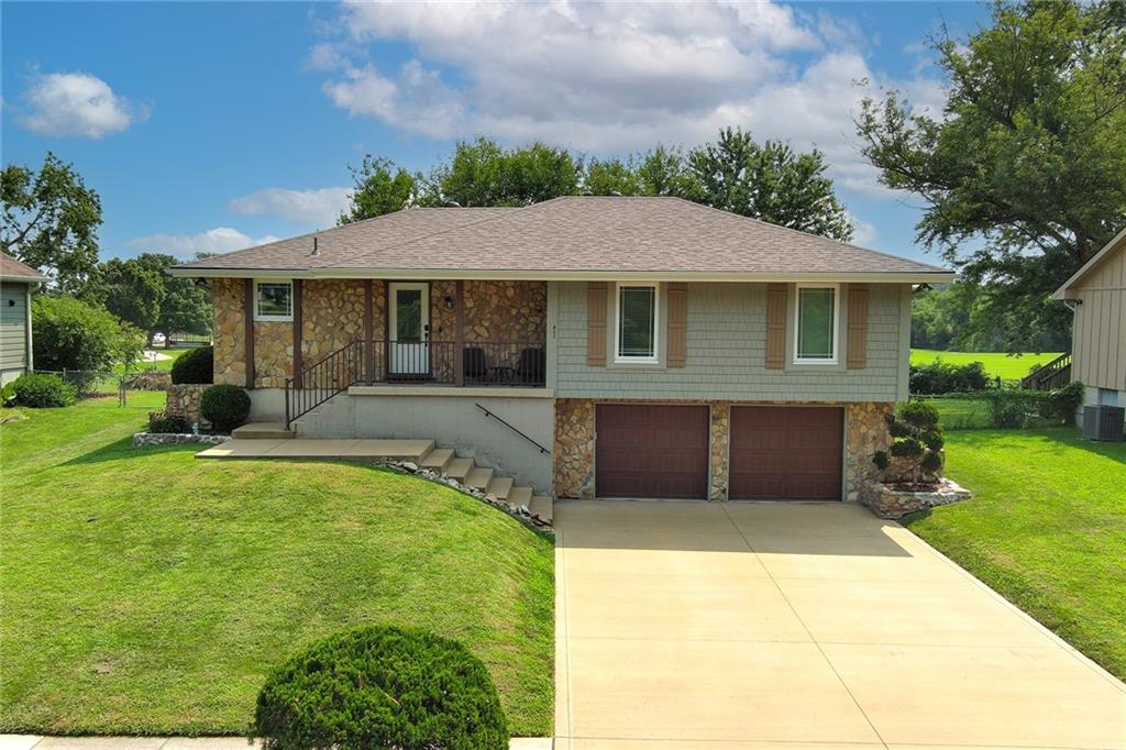 411 SE Claremont St, Lee's Summit, MO 64063