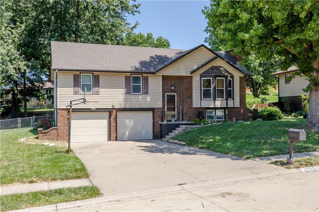 3909 W Haverill Dr, St Joseph, MO 64506