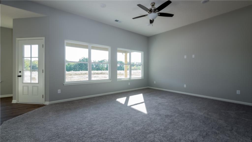 1307 NE White Oaks Ln, Oak Grove, MO 64075