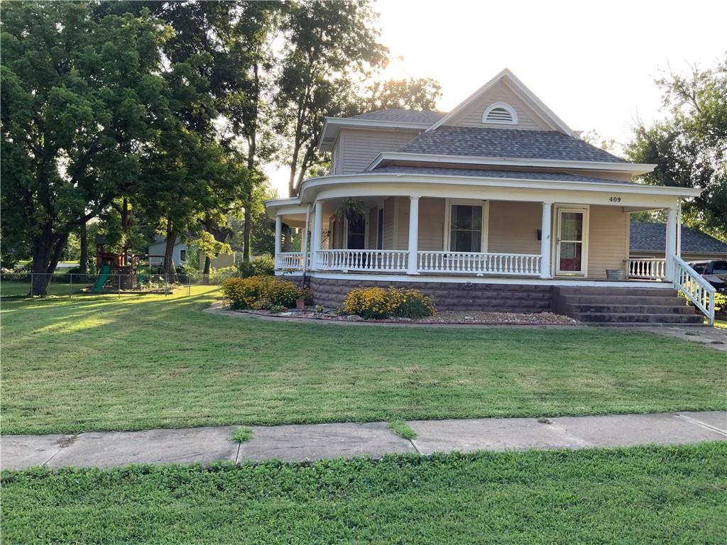 409 S Green St, Yates Center, KS 66783