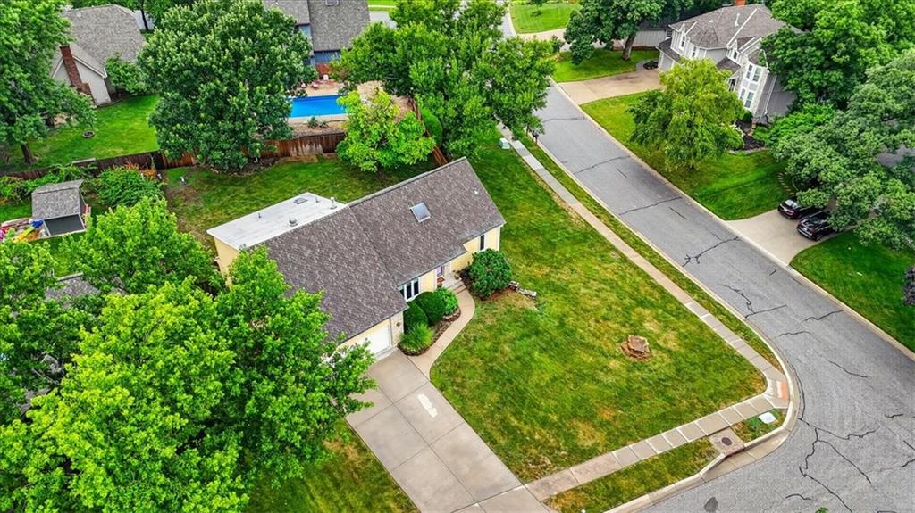 7602 Parkhill St, Shawnee, KS 66216