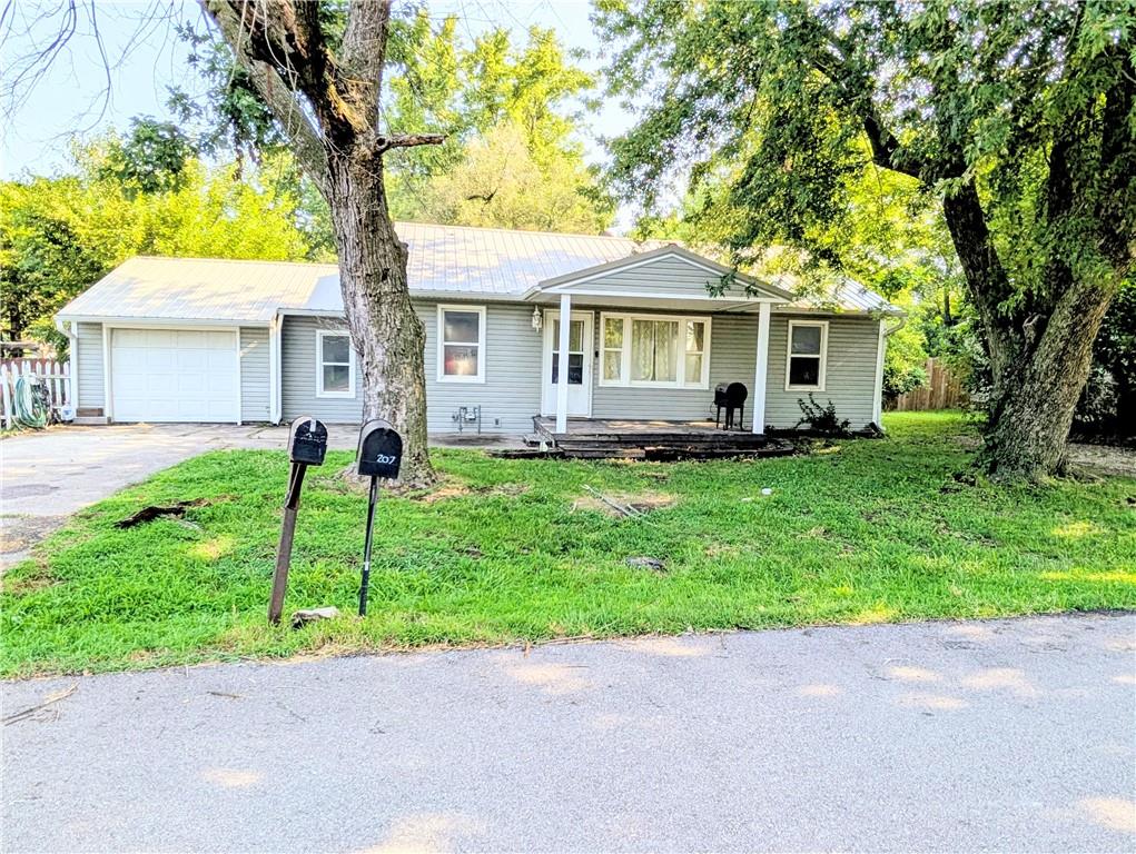 210 W 19th St, Holden, MO 64040