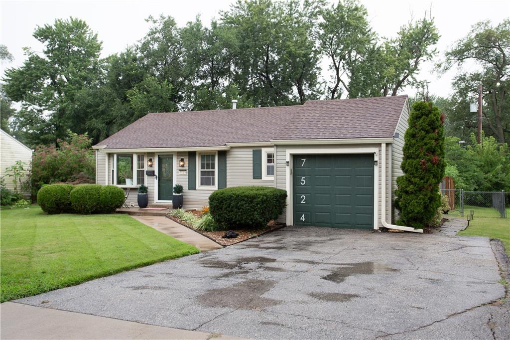 7524 Foster St, Overland Park, KS 66204