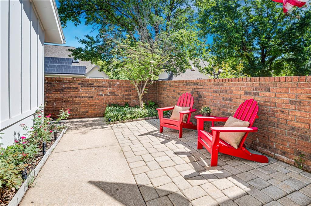 48 Woodbridge Ln, Kansas City, MO 64145