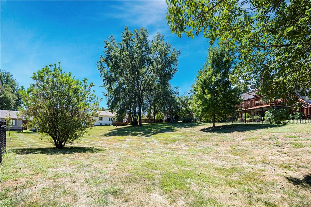 48 Woodbridge Ln, Kansas City, MO 64145