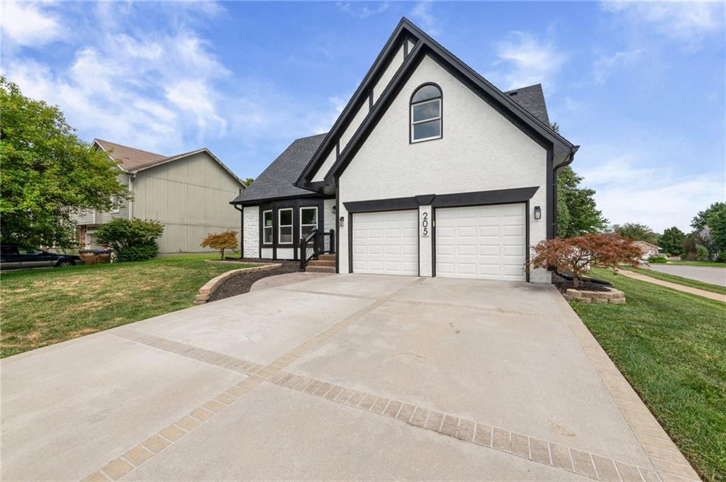 205 Johnston Pw, Raymore, MO 64083