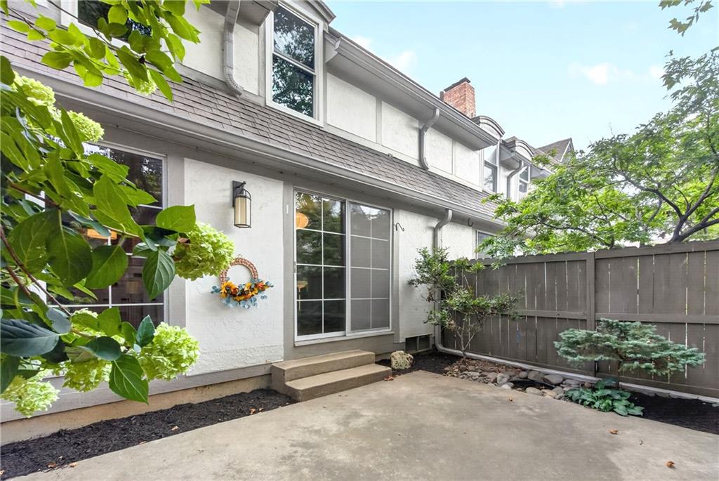 7621 W 102nd St, Overland Park, KS 66212