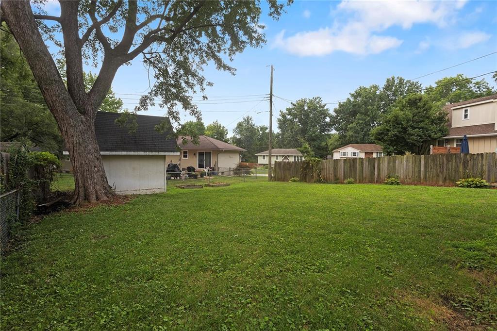 306 SW Rockwood St, Blue Springs, MO 61014