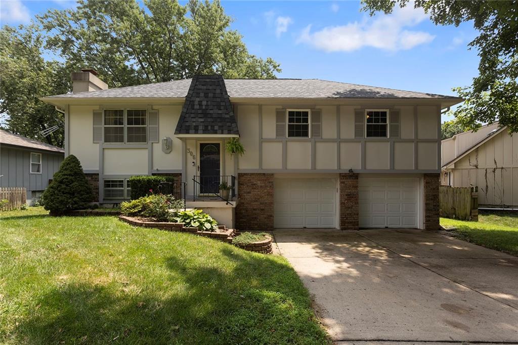 306 SW Rockwood St, Blue Springs, MO 61014
