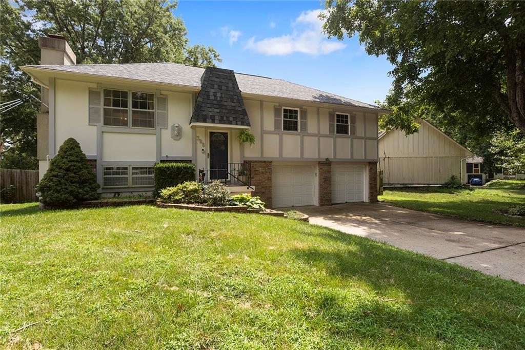306 SW Rockwood St, Blue Springs, MO 61014