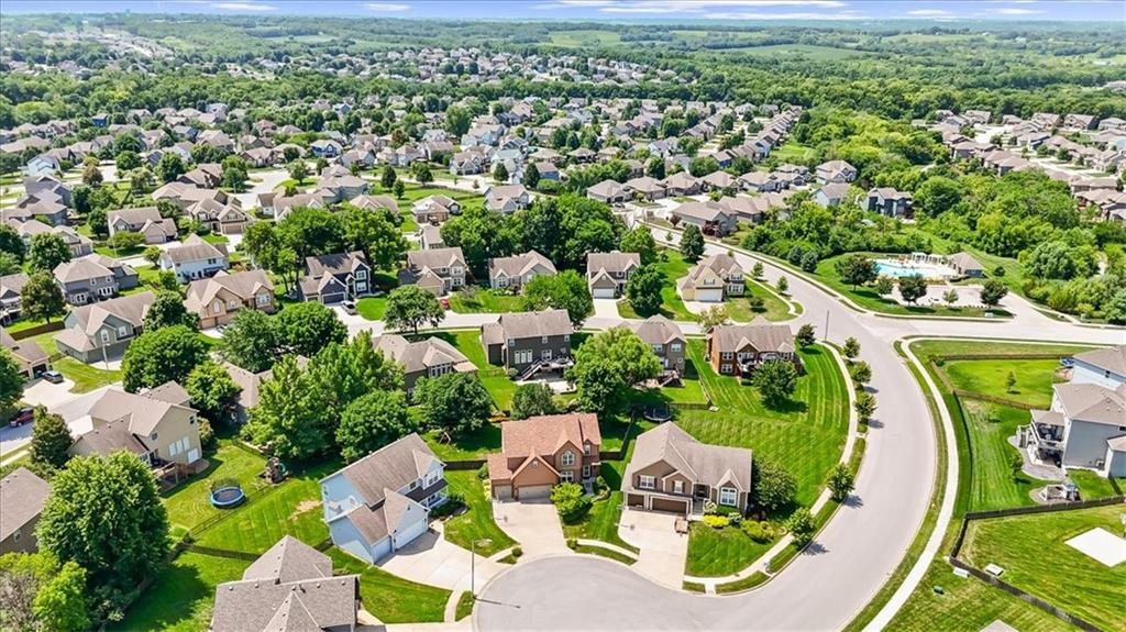 2359 SW Eagle View Dr, Lee's Summit, MO 64082