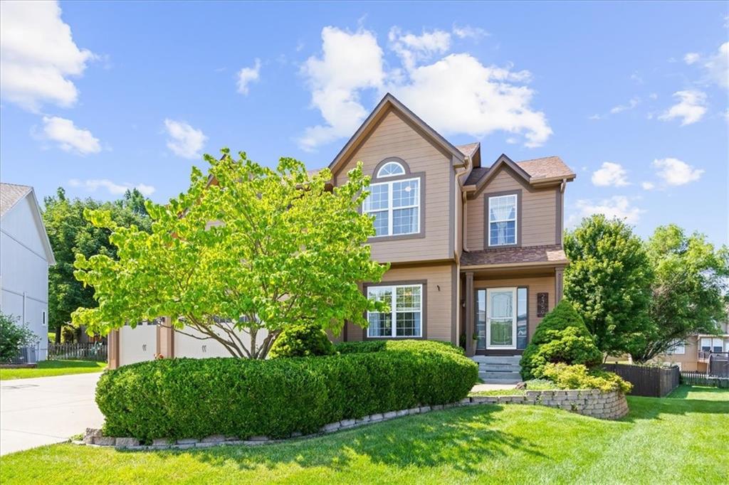 2359 SW Eagle View Dr, Lee's Summit, MO 64082