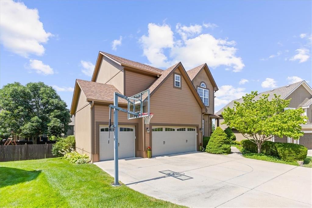 2359 SW Eagle View Dr, Lee's Summit, MO 64082