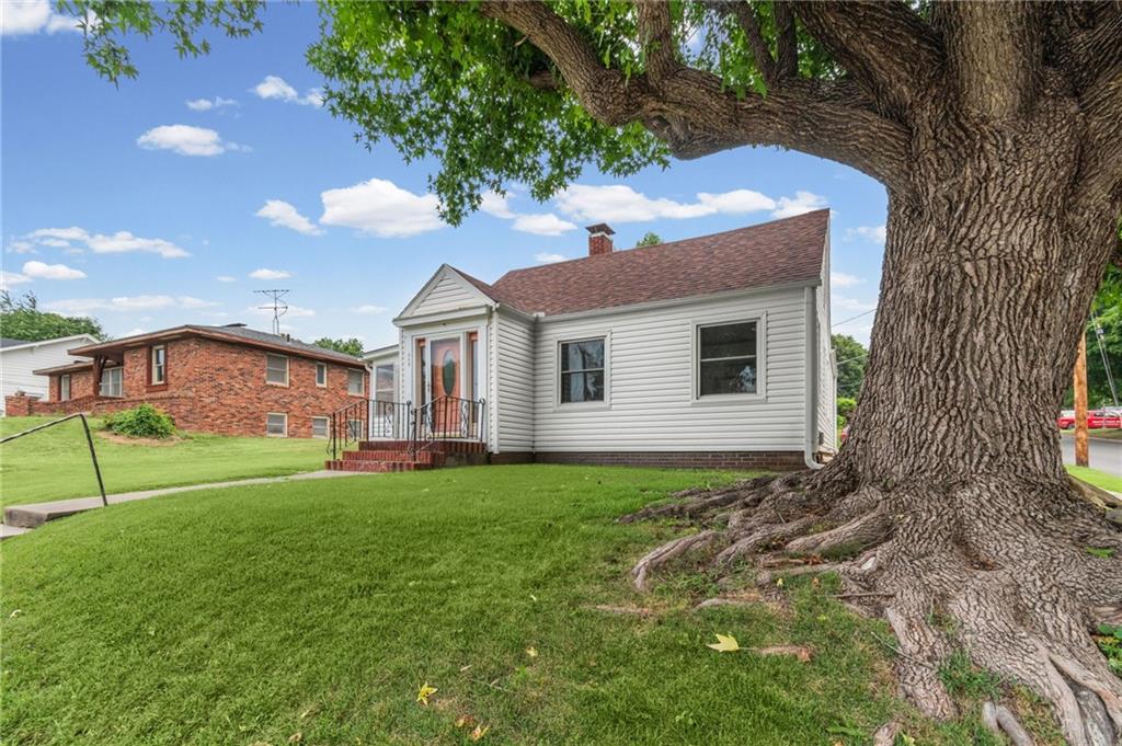 302 W 1st St, Carrollton, MO 64633