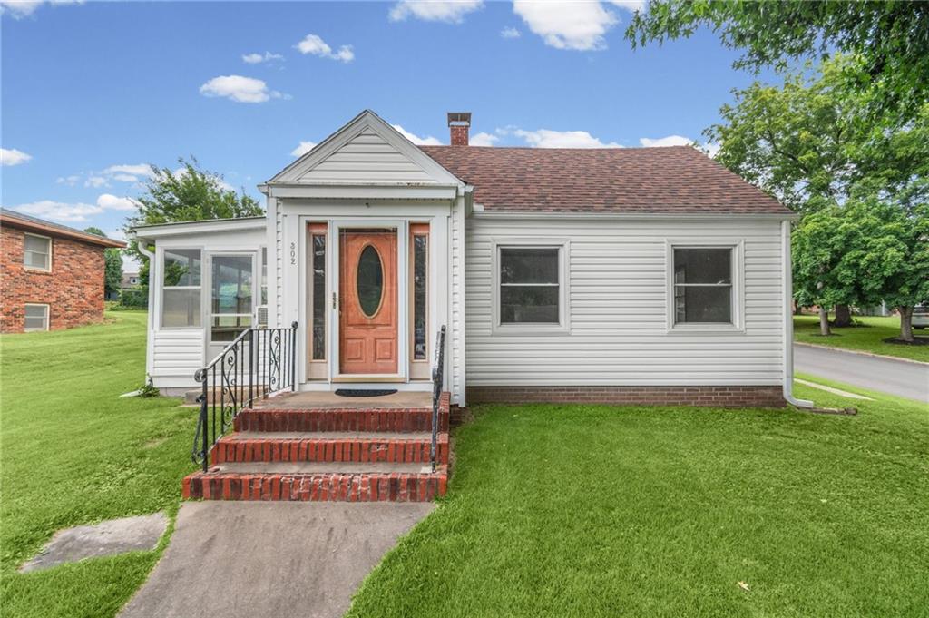 302 W 1st St, Carrollton, MO 64633