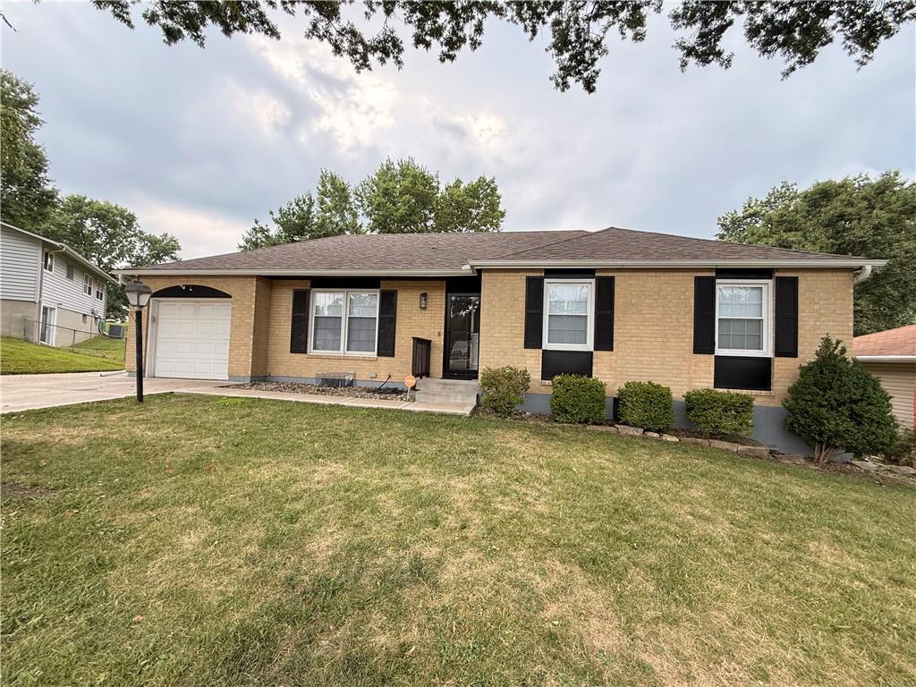 8812 N Oak Trafficway, Kansas City, MO 64155
