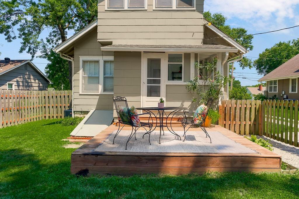 6420 Floyd St, Overland Park, KS 66202