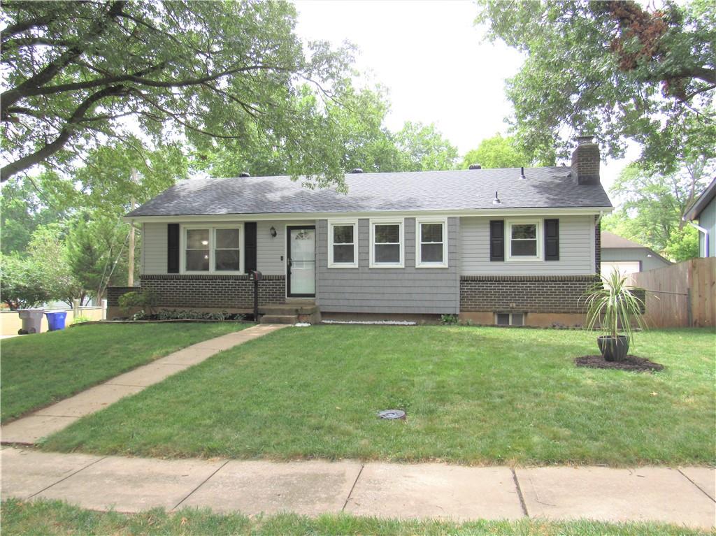 605 E Johnston St, Olathe, KS 66061
