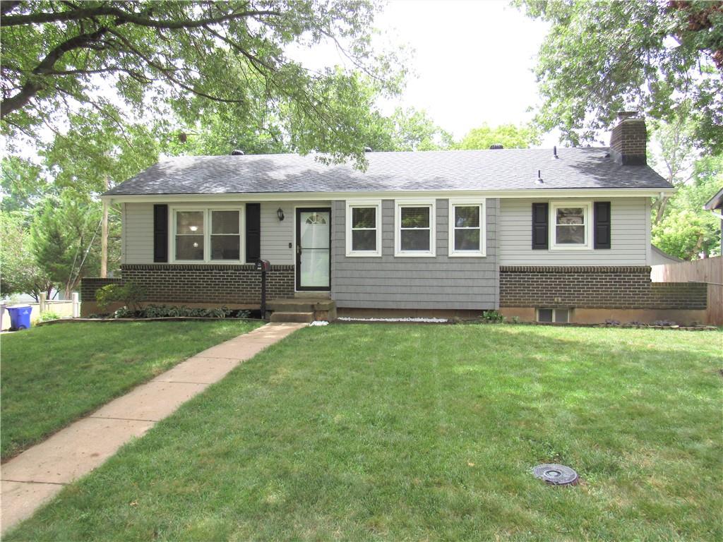 605 E Johnston St, Olathe, KS 66061