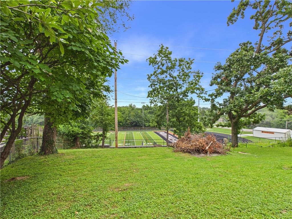 614 Hillcrest Dr, Knob Noster, MO 65336