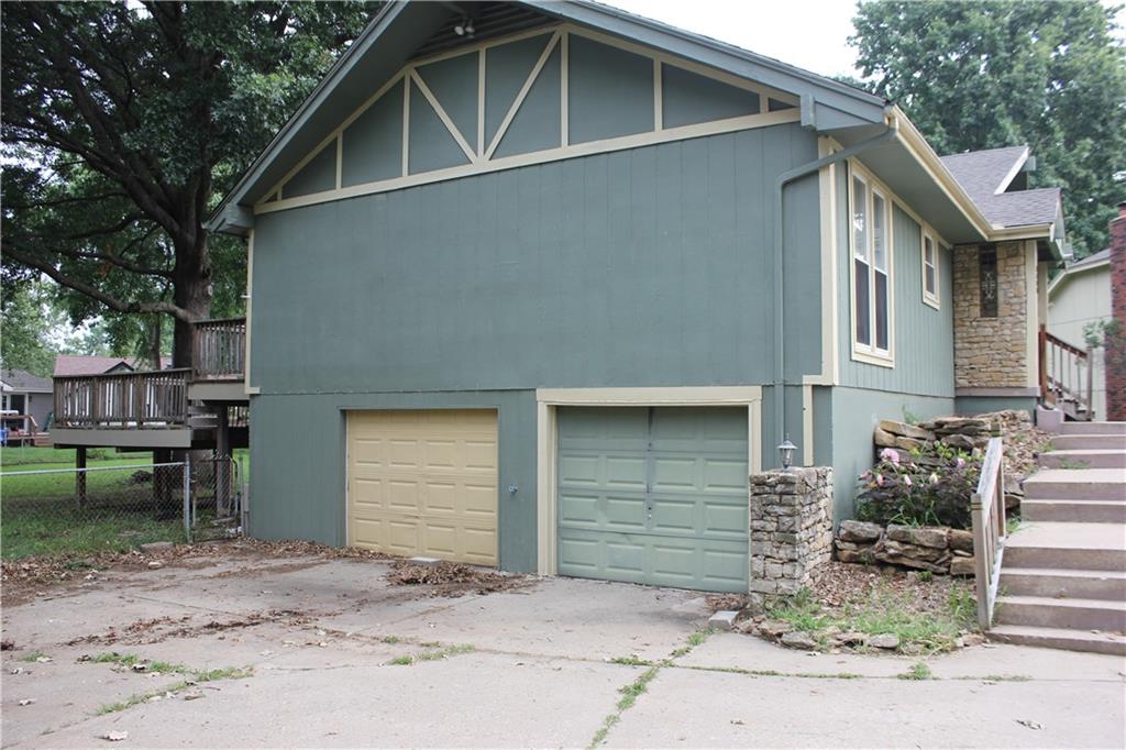 8400 Bradley Ct, Belton, MO 64012