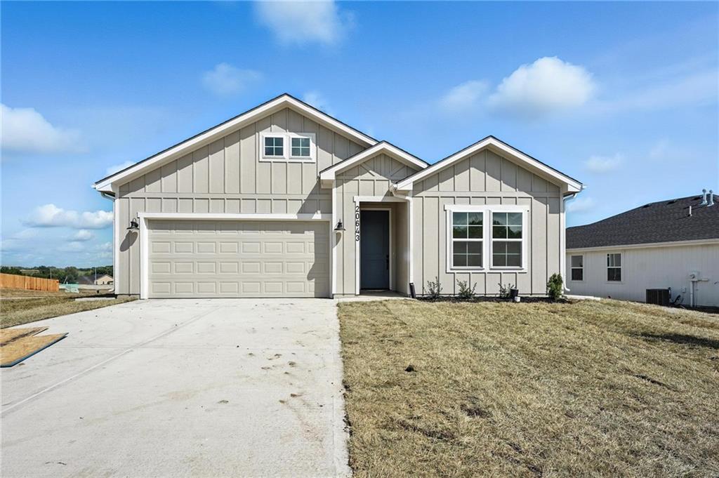 1834 Woodward Cir, Raymore, MO 64083