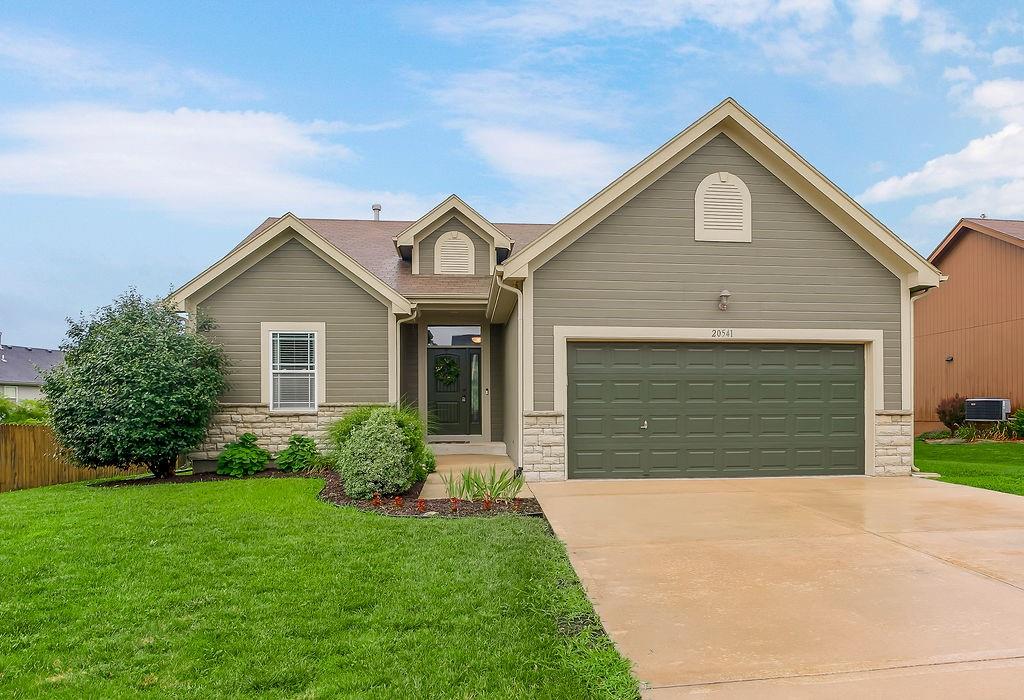 20541 W 125th Ter, Olathe, KS 66061