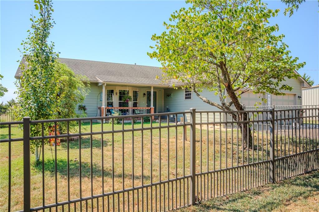 18735 Ford Rd, Chanute, KS 66720
