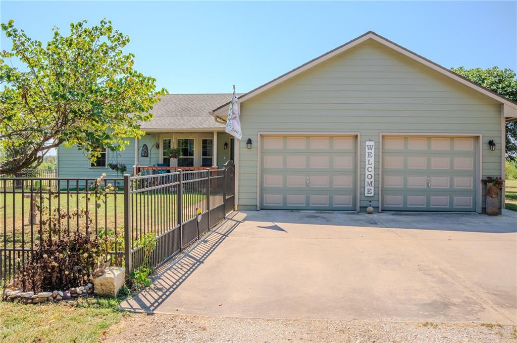 18735 Ford Rd, Chanute, KS 66720