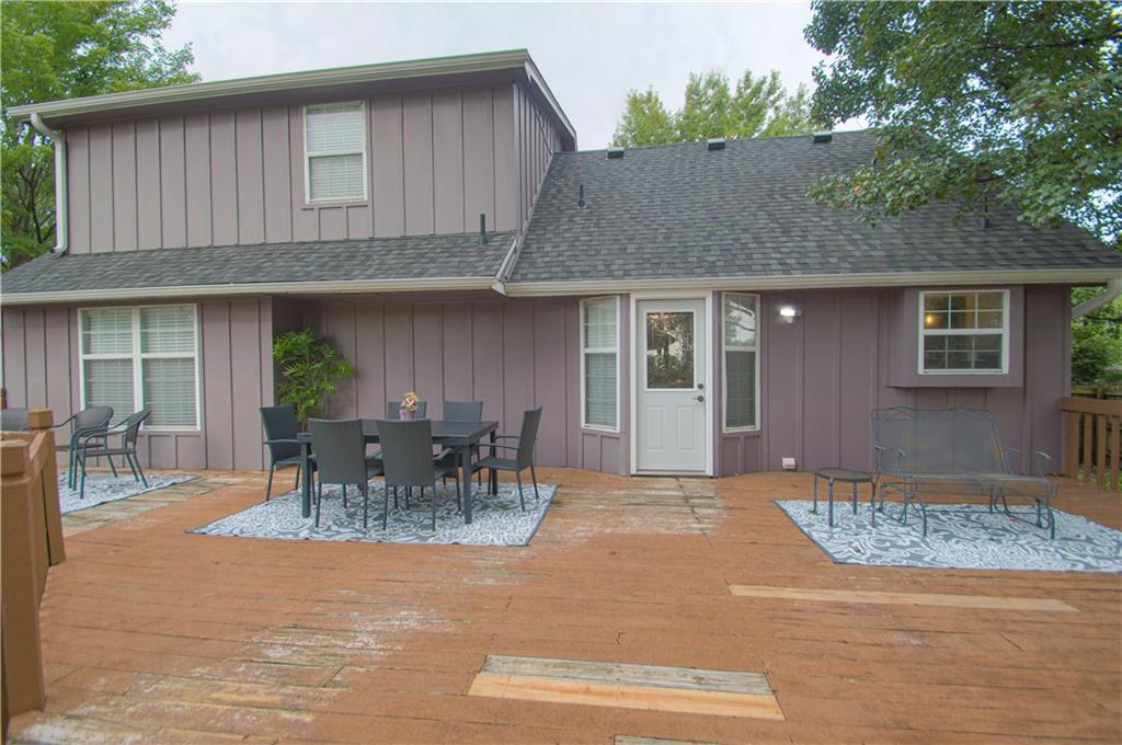 601 Woodson Ln, Greenwood, MO 64034