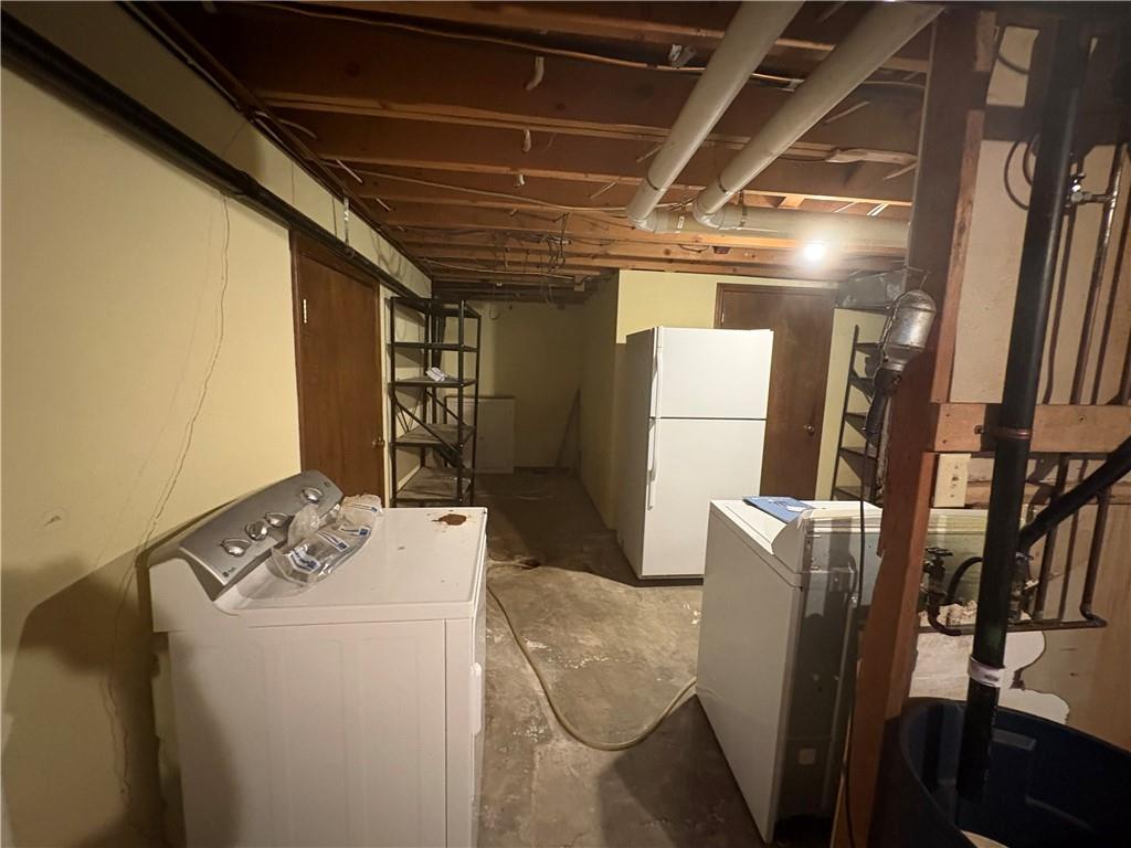 802 S 10th St, Louisburg, KS 66053