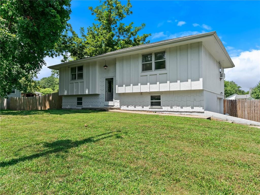 402 Clinton St, Lathrop, MO 64465