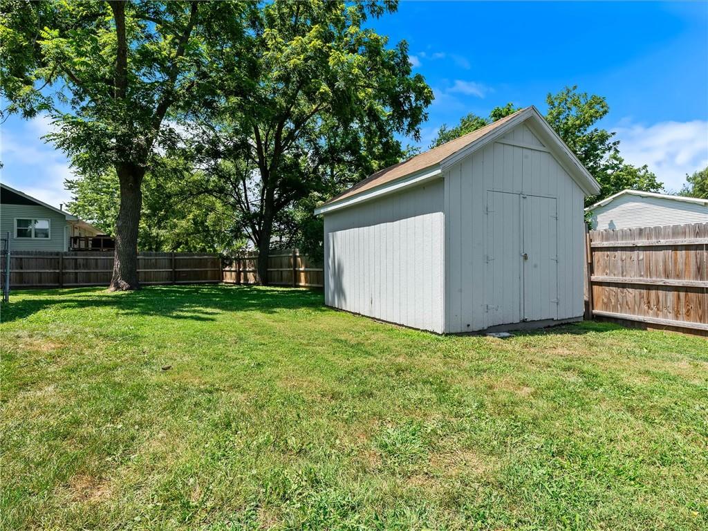 402 Clinton St, Lathrop, MO 64465