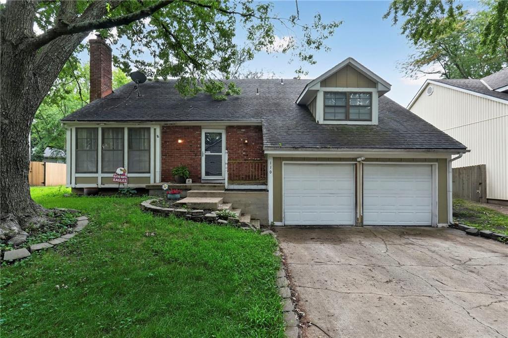110 E Nelson Cir, Olathe, KS 66061