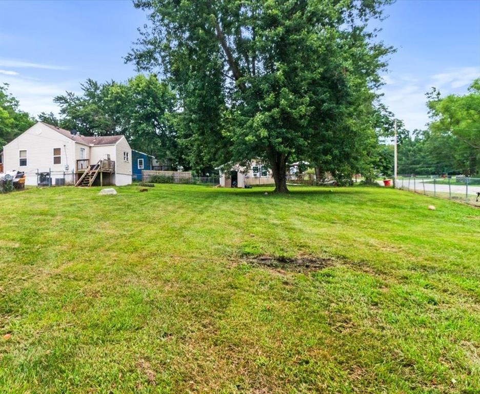 2418 Park Ln, Oak Grove, MO 64075