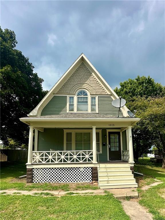 1015 E 2nd St, Maryville, MO 64468