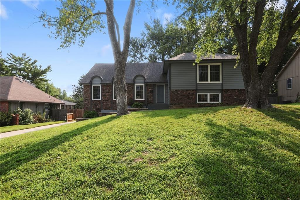 920 SW 17th St, Blue Springs, MO 64015