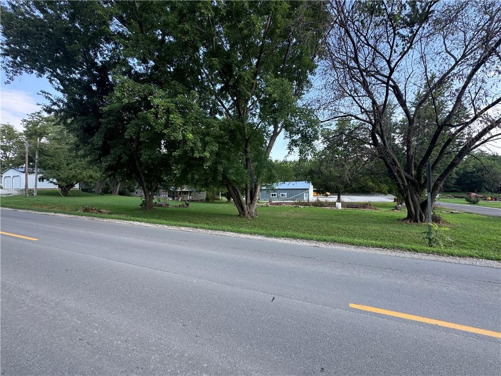 402 E 3rd St, Mound City, MO 64470