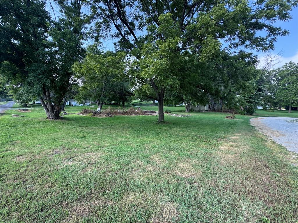402 E 3rd St, Mound City, MO 64470