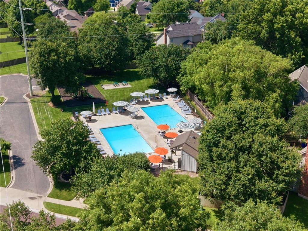 12516 Connell St, Overland Park, KS 66213