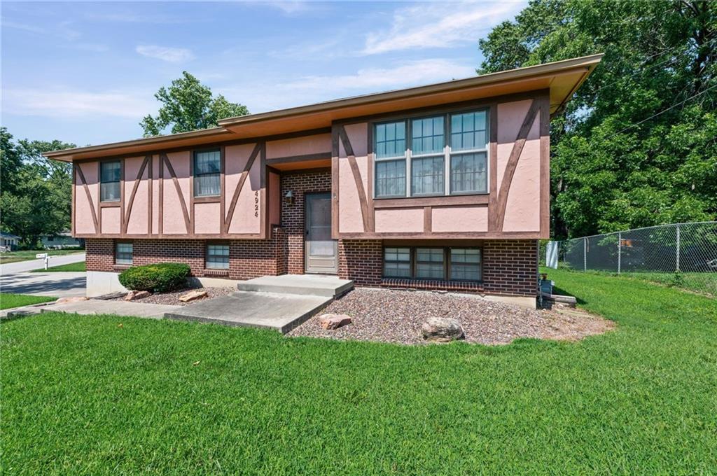 4924 Welborn Ln, Kansas City, KS 66104