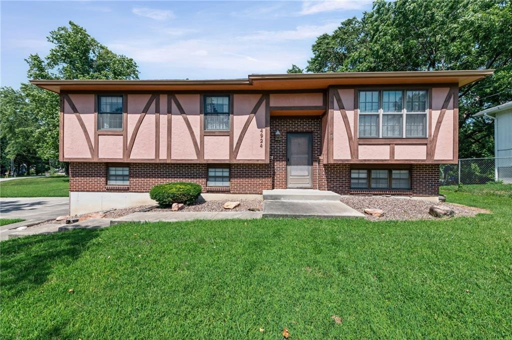 4924 Welborn Ln, Kansas City, KS 66104