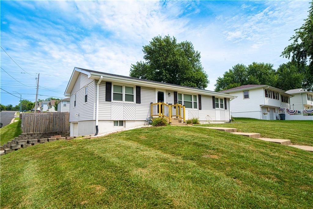 3101 S 33rd Ter, St Joseph, MO 64503