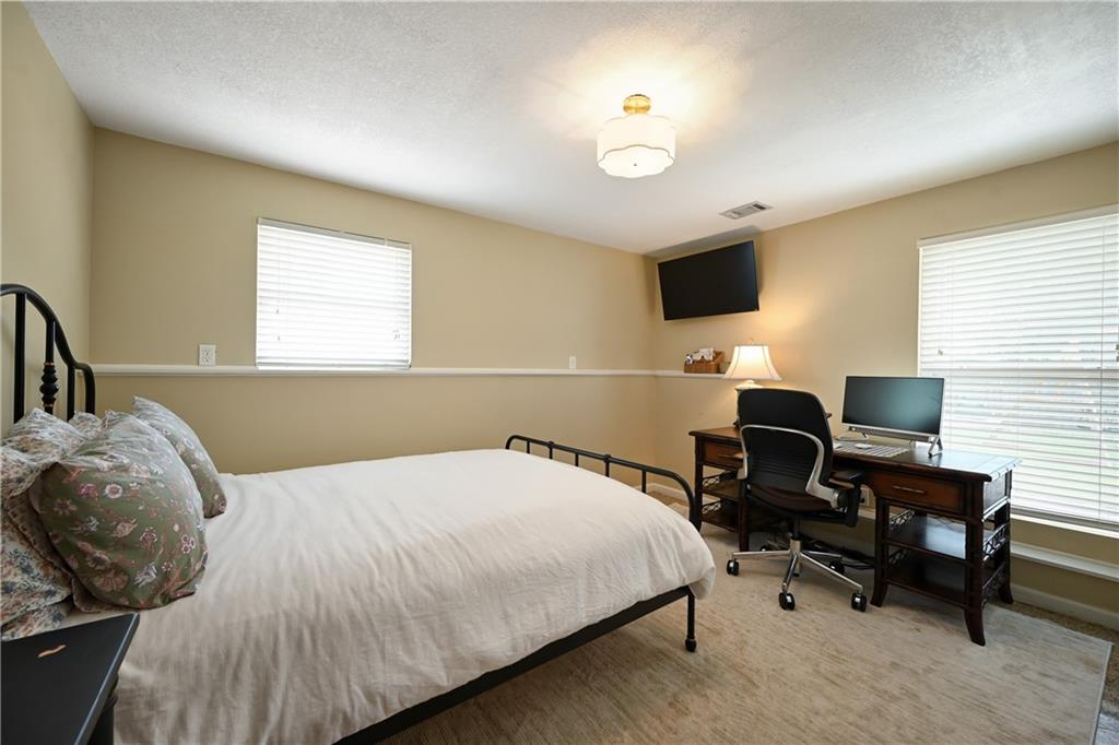 1603 Cove Dr, Raymore, MO 64083